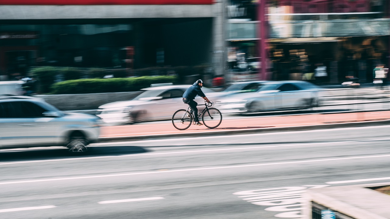 街を走る自転車